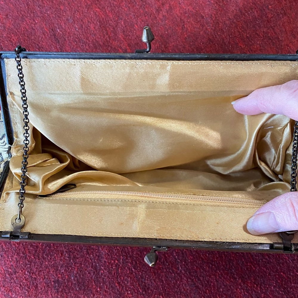 Elegant Vintage Gold Embroidered Clutch - Picture 6 of 7